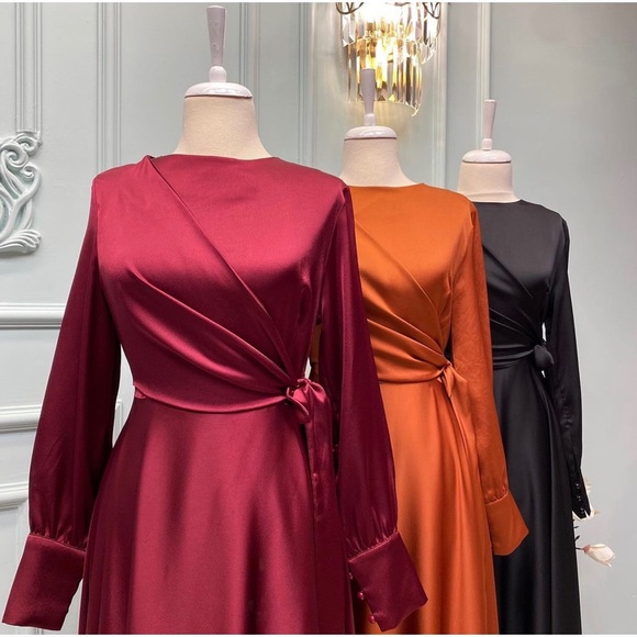 Black Satin Flowy Maxi Evening Dress - Picture 4 of 4